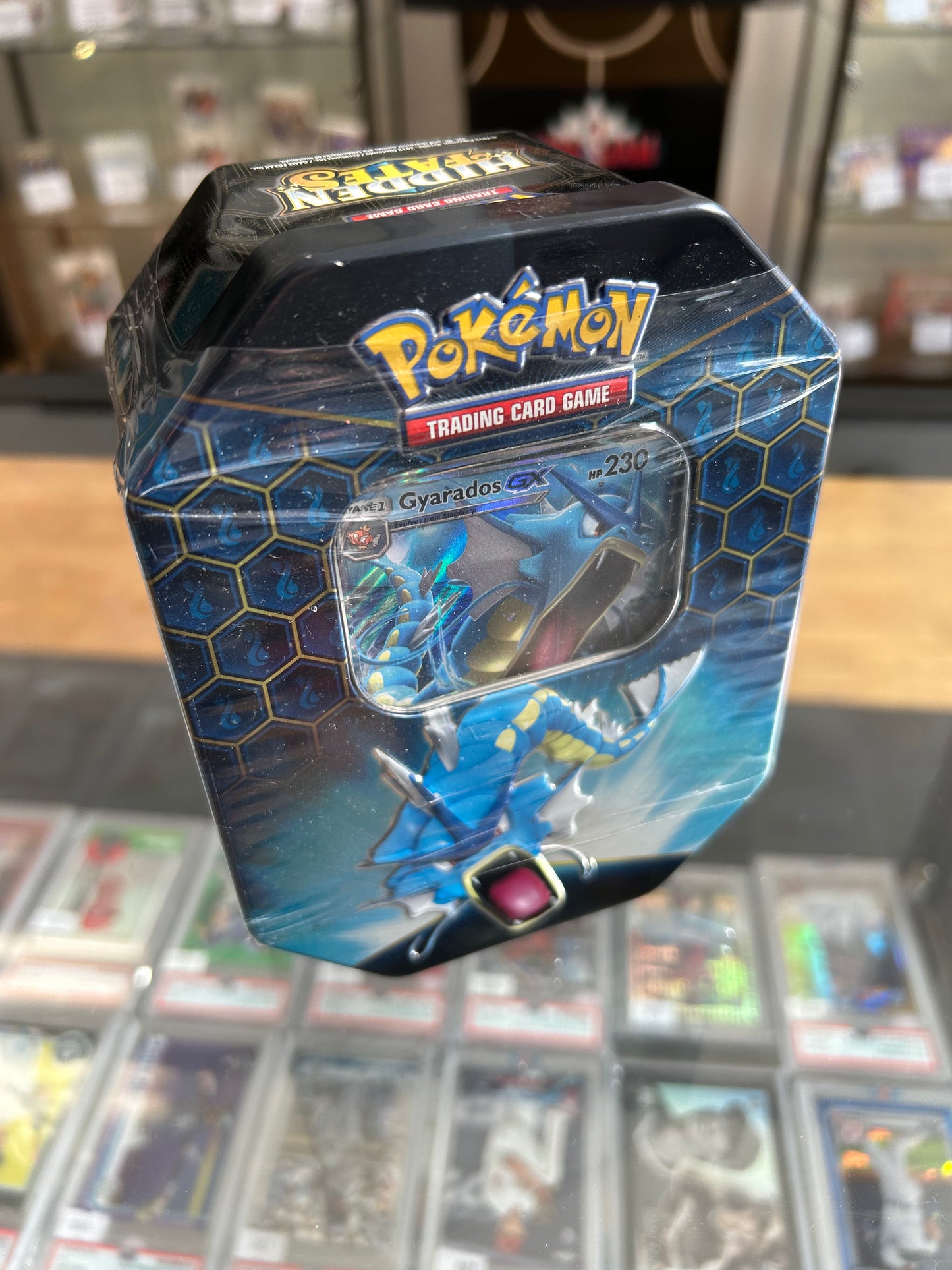 Pokémon Hidden Fates Gyarados Tin
