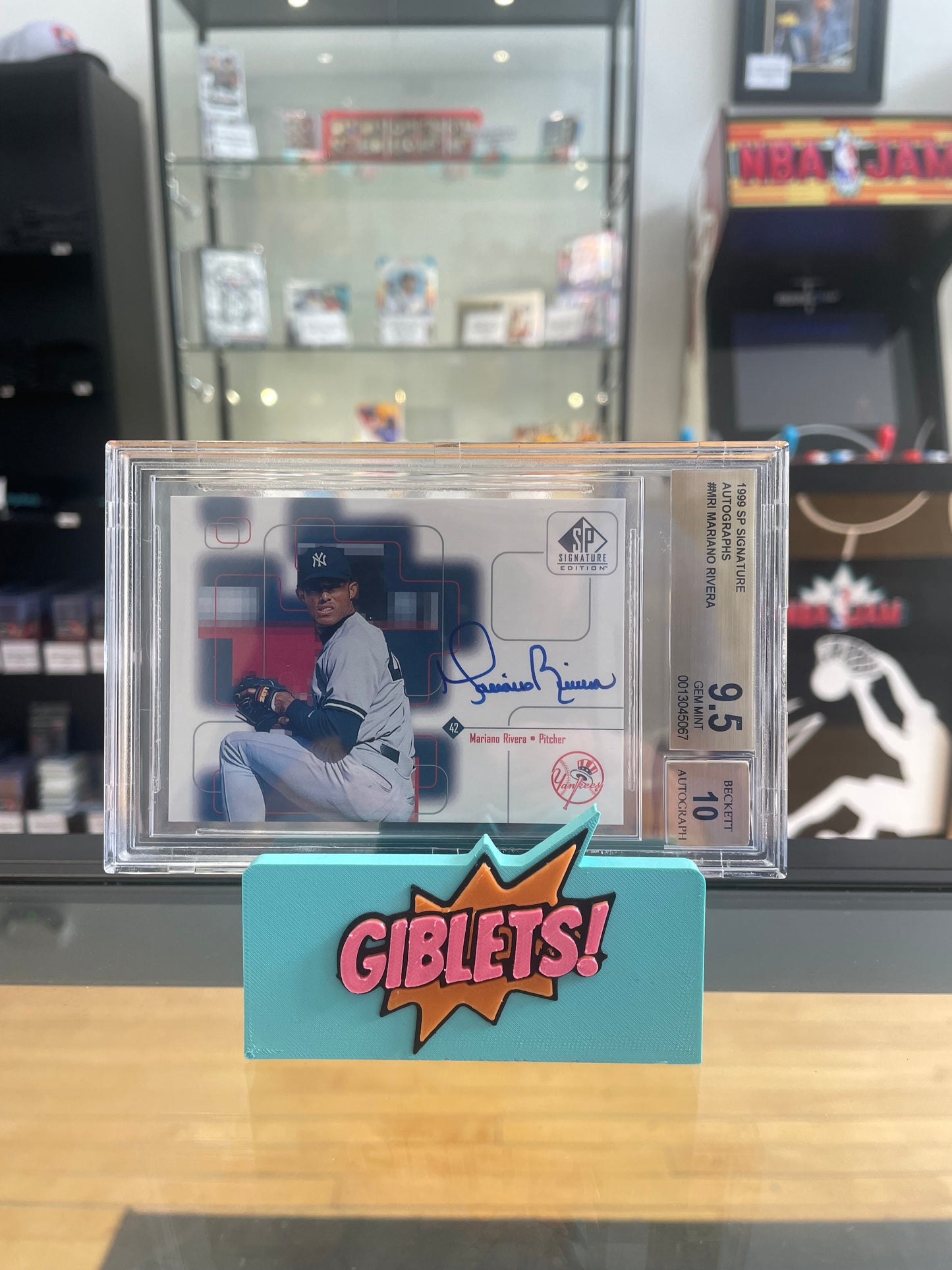 1999 Sp Signature Mariano Rivera Auto #MRI Beckett 9.5 Auto 10