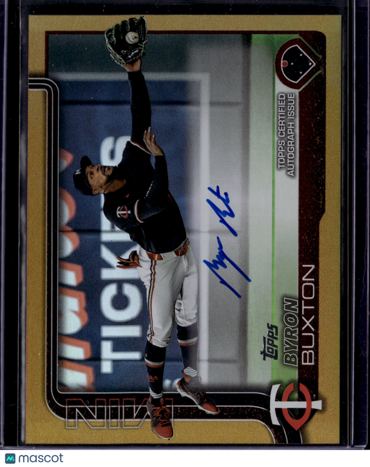 2025 Topps Series 2 Byron Buxton #530 Gold Auto /50