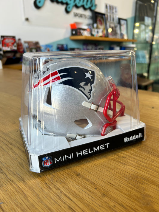 TreVeyon Henderson New England Patriots Autographed Mini Helmet