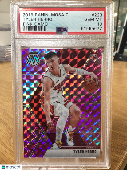 2019 Panini Mosaic Tyler Herro #223 Pink Camo PSA 10